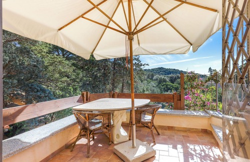 Tiriddo House | Holiday Apartment "Corbezzoli" with Sea View, Wi-Fi, Balcony, Garden & Terrace