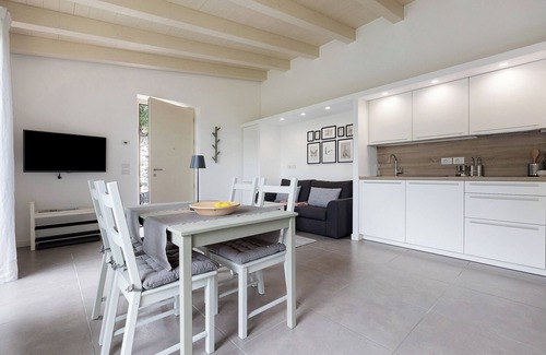Tignale Apartment | Holiday Apartment "Ca' Scaì Agrifugium Elià" with Lake View, Shared Pool and Wi-Fi