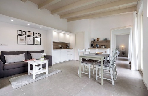 Tignale Apartment | Holiday Apartment "Ca' Scaì Agrifugium Elià" with Lake View, Shared Pool and Wi-Fi