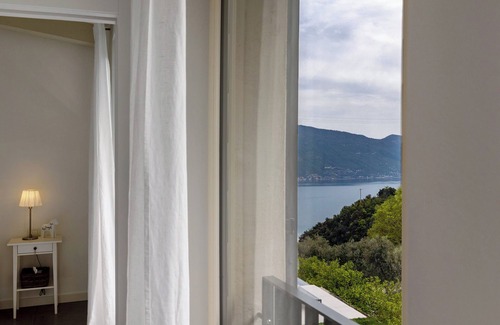 Tignale Apartment | Holiday Apartment "Ca' Scaì Agrifugium Elià" with Lake View, Shared Pool and Wi-Fi