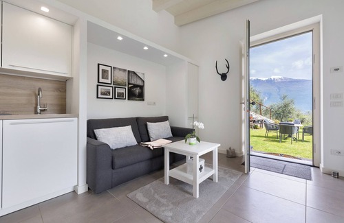 Tignale Apartment | Holiday Apartment "Ca' Scaì Agrifugium Olivia" with Lake View, Shared Pool and Wi-Fi