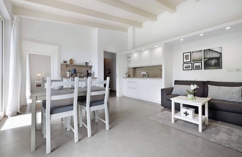 Tignale Apartment | Holiday Apartment "Ca' Scaì Agrifugium Olivia" with Lake View, Shared Pool and Wi-Fi