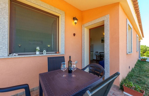 Aglientu Apartment | Holiday Apartment "Casa Mirto Con Piscina E Vista Mare" with Sea View, Shared Pool & Wi-Fi