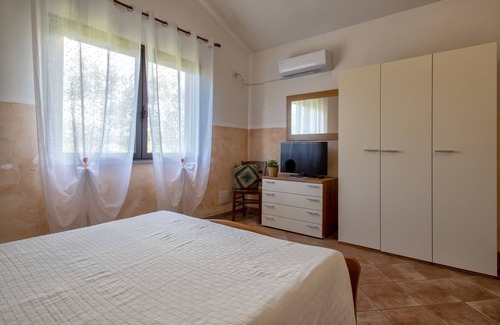 Santa Maria La Palma Other | Holiday Apartment 'Casa Vacanza Baratz 4' with Mountain View, Garden & Wi-Fi