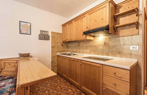 Alba Apartment | Holiday Apartment Casa Lorenz 1 with Mountain View, Wi-Fi & Garden