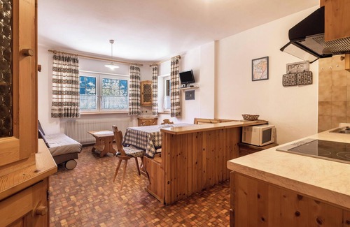 Alba Apartment | Holiday Apartment Casa Lorenz 1 with Mountain View, Wi-Fi & Garden