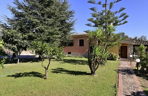 Baunei Apartment | Holiday Apartment "Casa Marinella" with Mountain View & Garden