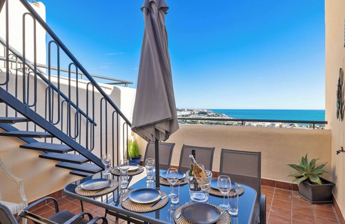 Mijas Apartment | Holiday Apartment 'Casa Rosado' with Sea View, Pool & Wi-Fi