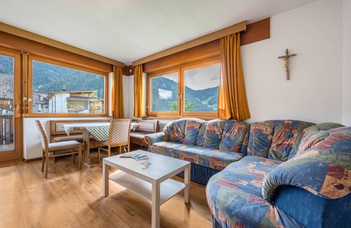 Mareo Apartment | Holiday Apartment "Ciasa La Palsa 3" with Mountain View, Balconies & Wi-Fi