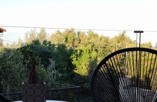 Fiolitis Apartment | Holiday Apartment 'Crystal Luxury Apartment' with 3 Balconies, Garden & Wi-Fi