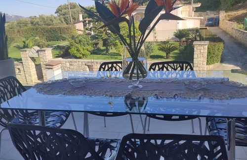 Fiolitis Apartment | Holiday Apartment 'Crystal Luxury Apartment' with 3 Balconies, Garden & Wi-Fi