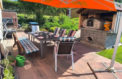 Dietersweiler Apartment | Holiday Apartment Schäfer with Shared Terrace, Communal Garden and Wi-Fi