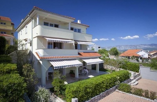 Cizici House | Holiday apartment Dobrinj for 1 - 4 persons with 1 bedroom - Holiday house
