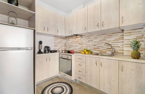 Nikiana Apartment | Holiday Apartment "Evagelia Luxury 2" with Sea View, Shared Pool & Wi-Fi