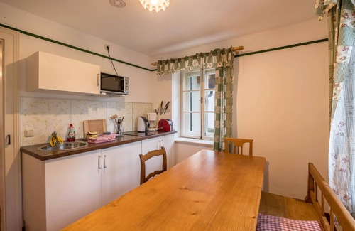 Seeshaupt Apartment | Holiday Apartment "Försterstüberl" with Wi-Fi and Terrace