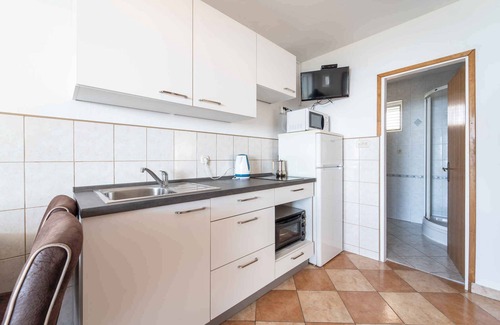 Rtina Apartment | Holiday apartment First row to the sea