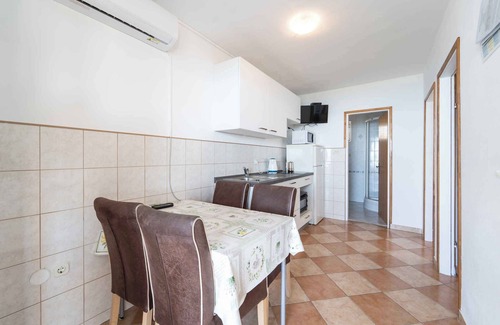 Rtina Apartment | Holiday apartment First row to the sea