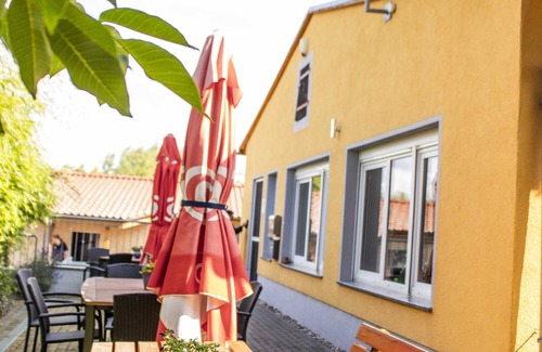 Neukalen Apartment | Holiday Apartment 'For 2 - 4 People' with Shared Terrace and Wi-Fi