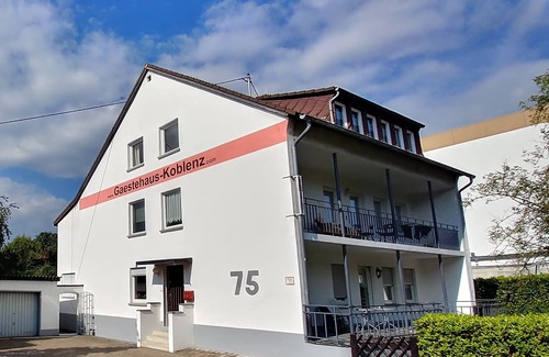 Kesselheim Apartment | Holiday Apartment 'Gästehaus Koblenz' with Private Terrace and Wi-Fi