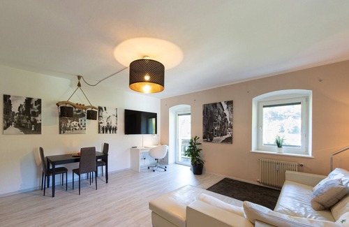 Albions Apartment | Holiday Apartment "Glunien Rosa" with Mountain View, Shared Pool & Wi-Fi
