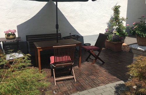 Metternich Apartment | Holiday Apartment 'Haus Uni Koblenz Wohnung 2' with Shared Terrace and Wi-Fi