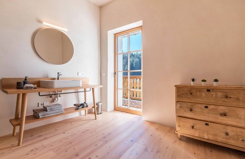 Petersberg Apartment | Holiday apartment Hof im Thal Apt Zirbe with wonderful Mountain View and Balcony