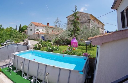 Peresiji Apartment | Holiday apartment Svetvinčenat for 1 - 5 persons with 2 bedrooms - Row house