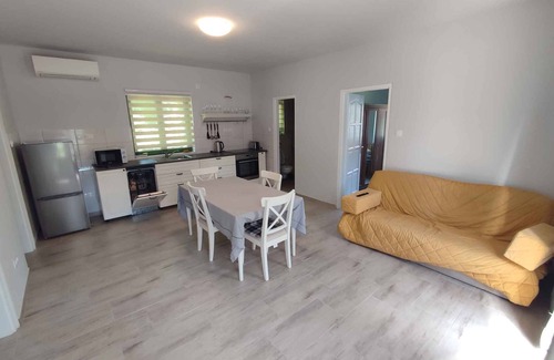 Balatonudvari Apartment | Holiday apartment with pool and air conditioning on the water