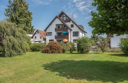 Langenargen Apartment | Holiday Apartment in the "Gästehaus Heinemann" directly on Lake Constance