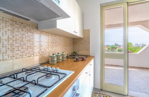 Granelli Apartment | Holiday Apartment "Il Paguro" with Sea View, Private Terrace & A/C