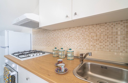 Granelli Apartment | Holiday Apartment "Il Paguro" with Sea View, Private Terrace & A/C