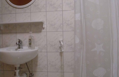 Rtina Apartment | Holiday apartment in a small town with sea view