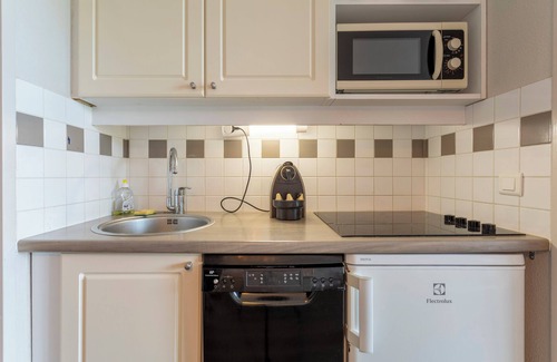Guilvinec Apartment | Holiday Apartment "L'Eclose Cap Marine" with Sea View, Shared Heated Pool & Wi-Fi