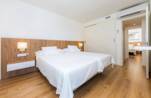 Son Servera Apartment | Holiday Apartment "Las Palmeras II" with Shared Pool, A/C and Wi-Fi