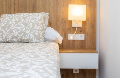 Son Servera Apartment | Holiday Apartment "Las Palmeras II" with Shared Pool, A/C and Wi-Fi