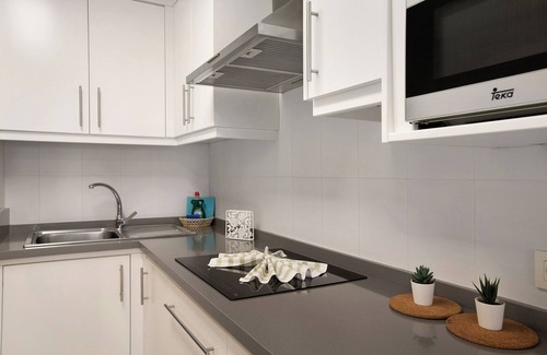 El Medano Apartment | Holiday Apartment 'La Perla D22 By Médano Rentals' with Shared Pool, Balcony and Wi-Fi