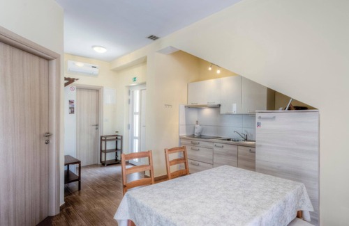 Lovrecica Apartment | Holiday apartment Lovrecica for 1 - 4 persons with 1 bedroom - Row house
