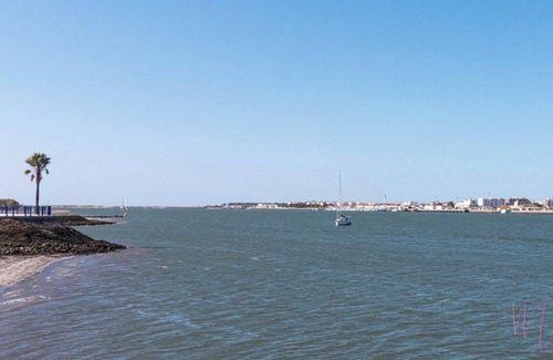 Ayamonte Apartment | Holiday Apartment "Luxury Doña Bella 1 A" with Shared Pool, Wi-Fi & Terrace