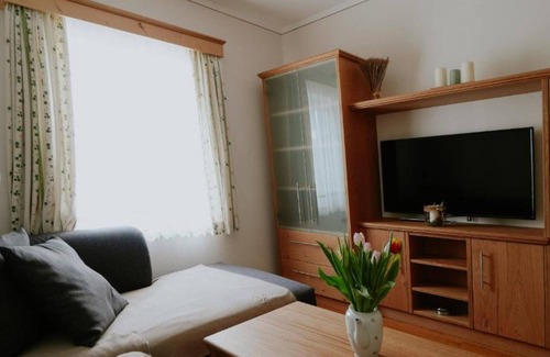 Großklein Apartment | Holiday Apartment "Mühlbauerhof Erdgeschoss" with Mountain View, Private Terrace & Wi-Fi