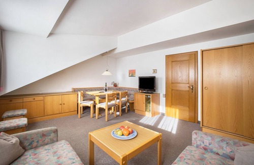 Sesto Apartment | Holiday Apartment "Manuel's App Watschinger - Frieda" with Mountain View & Wi-Fi