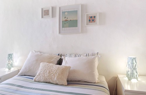 Praia das Macas Apartment | Holiday Apartment "Mar E Serra IIII" near Beach with Balcony & Wi-Fi