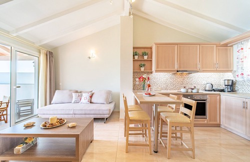 Agios Gordios Apartment | Holiday Apartment "Mazis Deluxe" with Sea View, Balcony & Wi-Fi