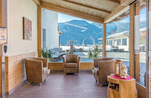 Albions Apartment | Holiday Apartment “Morgengruß” near Seiser Alm with Mountain View, Wi-Fi & Balcony