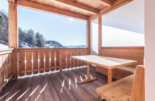 Albions Apartment | Holiday Apartment “Morgengruß” near Seiser Alm with Mountain View, Wi-Fi & Balcony