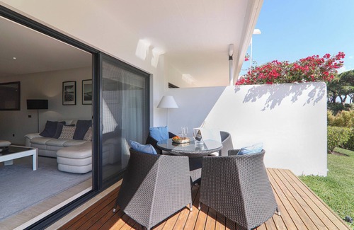 Quinta do Lago Apartment | Holiday Apartment “Noa Apartment” with Pool, Wi-Fi, A/C, Terrace & Garden; Parking Available