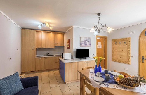 Livigno Apartment | Holiday Apartment Omega - Casa Azzurra Piano Terra with Mountain View, Wi-Fi & Garden