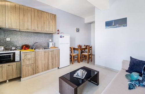 Tsoukaladhes Apartment | Holiday Apartment 'One Bedroom Apartment 4' with Sea View, Shared Pool & Wi-Fi