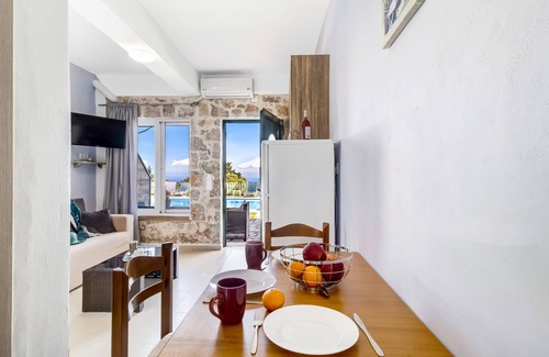 Tsoukaladhes Apartment | Holiday Apartment 'One Bedroom Apartment 4' with Sea View, Shared Pool & Wi-Fi