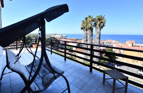S'Archittu Apartment | Holiday Apartment Panorama Blu close to the Beach with Sea View, Open Terrace & Wi-Fi