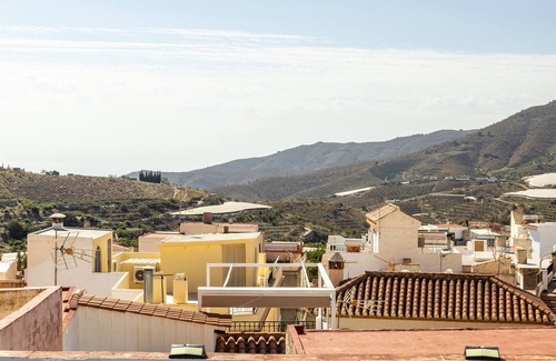 Itrabo Apartment | Holiday Apartment "Palacete Fabian 2" with Mountain View, 2 Private Terraces & Wi-Fi